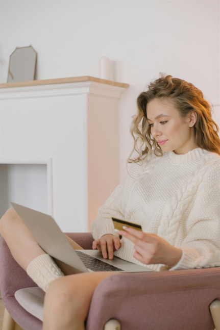 某头部高端礼服品牌